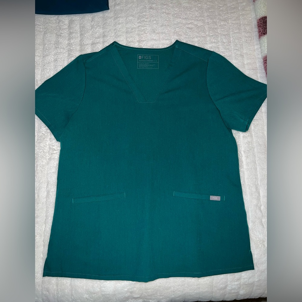 FIGS Huntergreen Casma 3- Pocket top